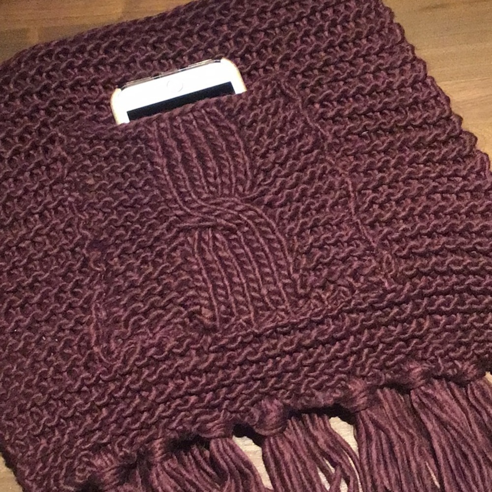 NEW BEAUTIFUL KNIT SCARF WITH POCKETS WINE COLOR